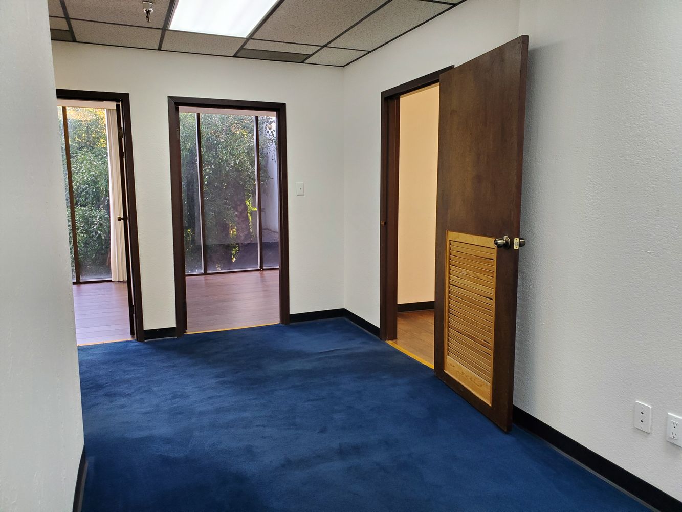 FUNCTIONAL OFFICE. GREAT LAY-OUT. 20 to 50 cents less then comparable buildings.